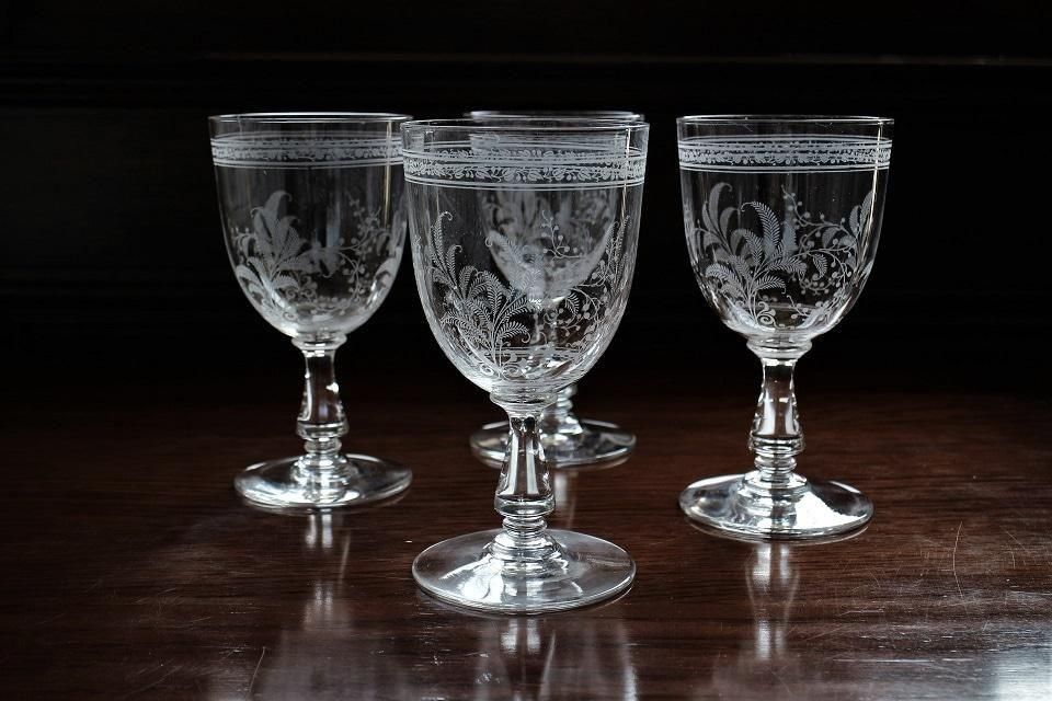 アンティークグラス・コップ一覧｜繊細で美しい手仕事の器特集