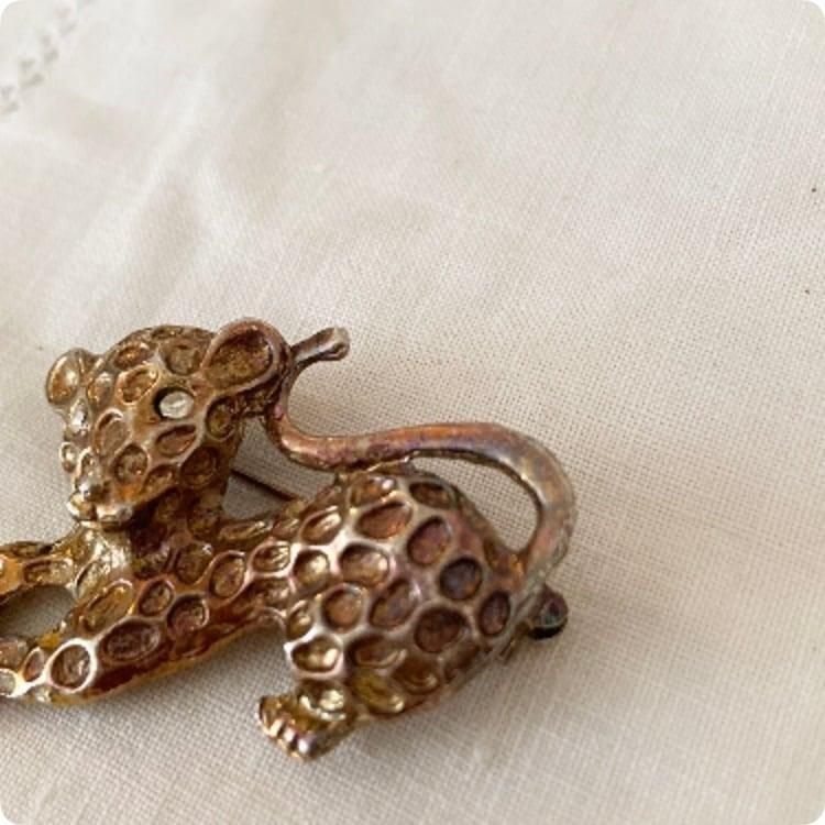 ヴィンテージブローチフランス製ラインストーン豹モチーフアンティー