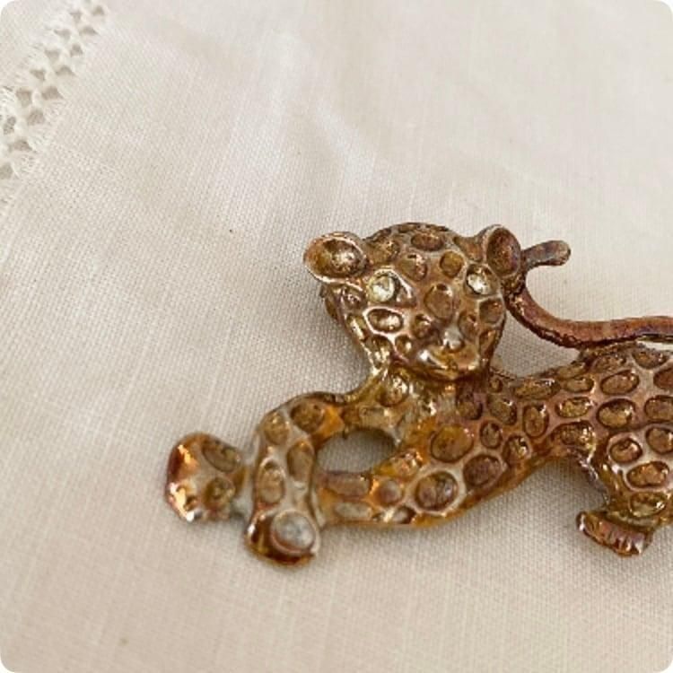 ヴィンテージブローチフランス製ラインストーン豹モチーフアンティー