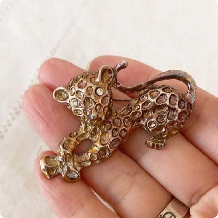 ヴィンテージブローチフランス製ラインストーン豹モチーフアンティー