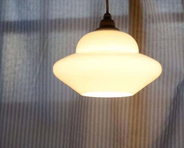デンマーク製 ホワイトガラスのペンダントライト 北欧 ランプ