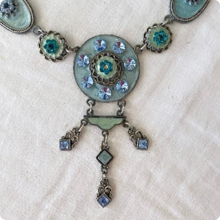 アンティークジュエリー特集｜ヴィンテージネックレス・ブローチ