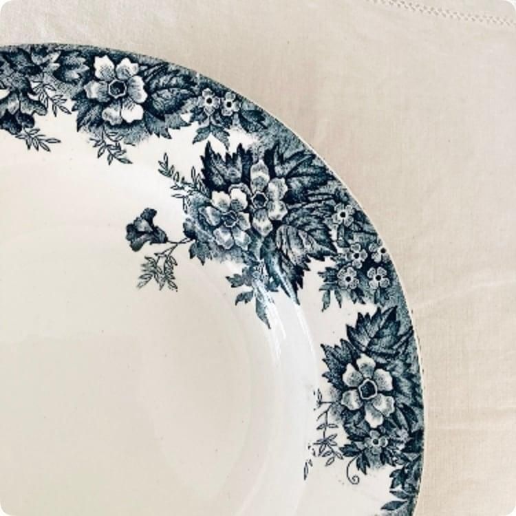 アンティークの素敵な飾り皿 オーバル型のアンティークガラスの器、仕切りが付いたおしゃれな