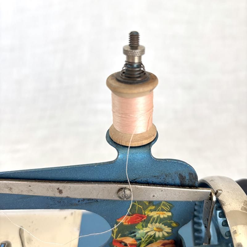 トイミシンメタル製1950年代花柄のアンティーク