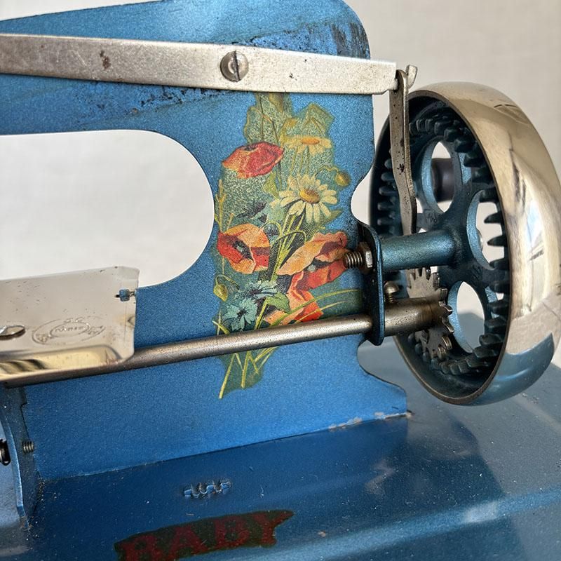 トイミシンメタル製1950年代花柄のアンティーク