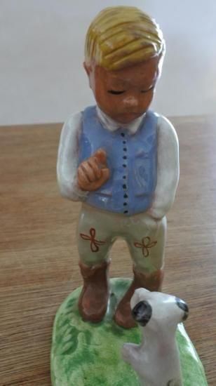 陶人形1950年代の犬と男の子の愛らしさアンティーク