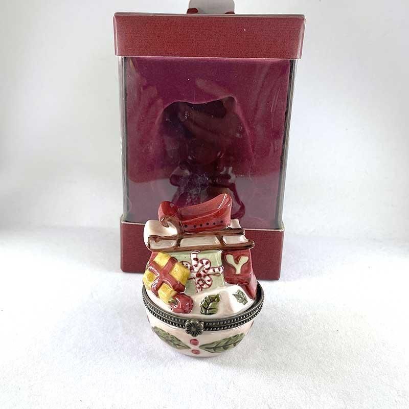 陶器のクリスマス小物入れビレロイ＆ボッホアンティーク