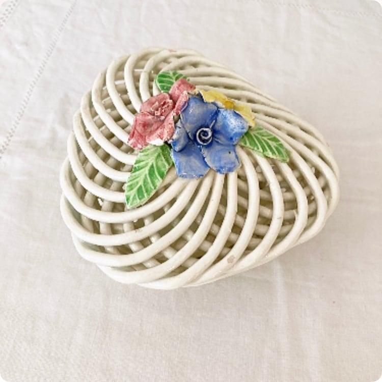 陶磁器の透かし彫り花模様1950年代のアンティーク