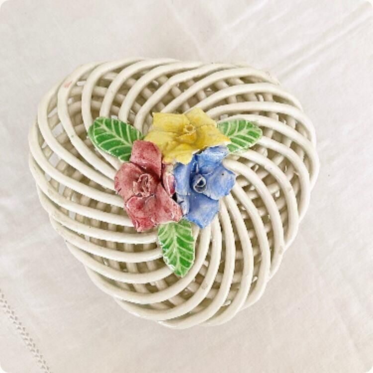 陶磁器の透かし彫り花模様1950年代のアンティーク