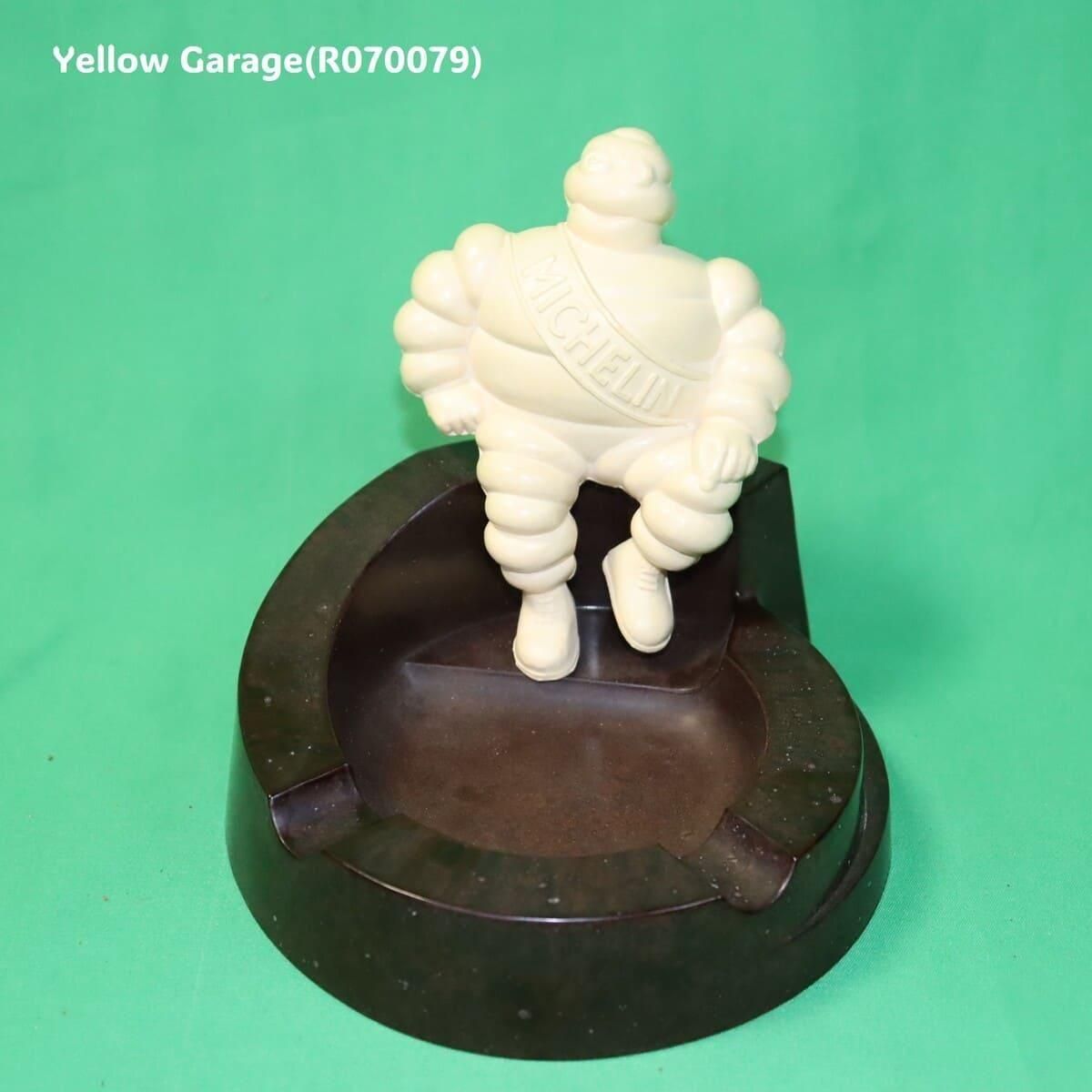 ミシュラン　ビバンダム　ビンテージ 陶器灰皿です。 英国製ベークライト製1940年代ミシュランマンアンティーク