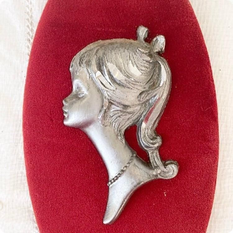 飾り絵 ヴェルベットとピューターの華やかな1970年代アンティー