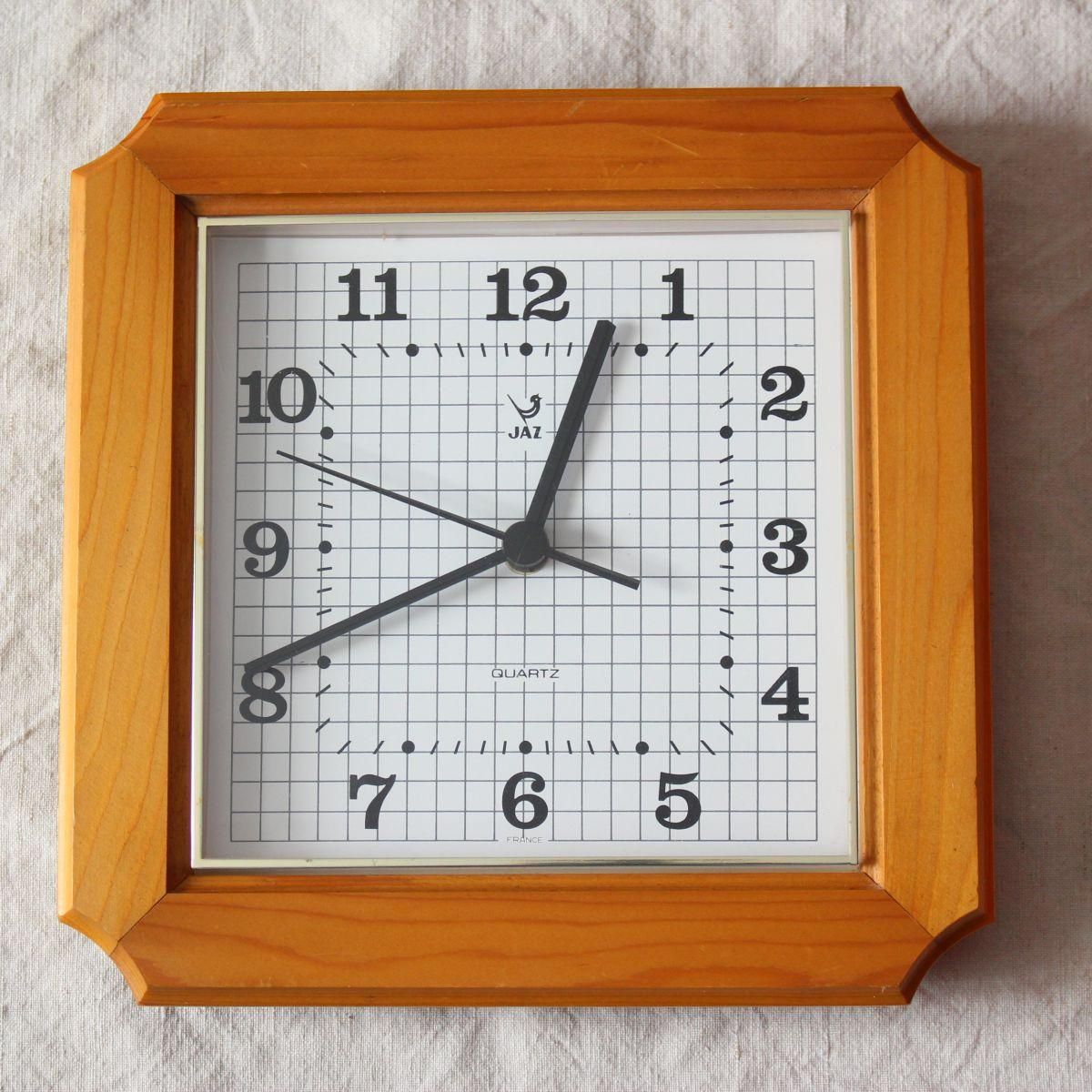 ヴィンテージ 古い壁掛け時計 シャビー ペイント 木製フレーム 四角形 ヴィンテージ 古い壁掛け時計 シャビー ペイント 木製フレーム 四角形
