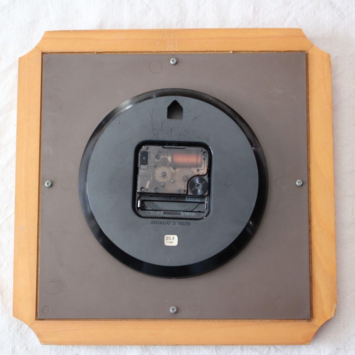 ヴィンテージ 古い壁掛け時計 シャビー ペイント 木製フレーム 四角形 ヴィンテージ 古い壁掛け時計 シャビー ペイント 木製フレーム 四角形