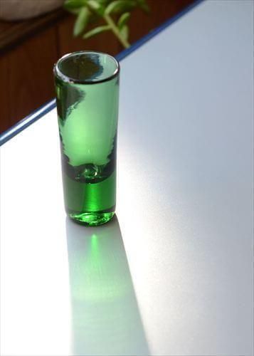 フィンランドから きれいなグリーンのガラスベース Iittala Loyto