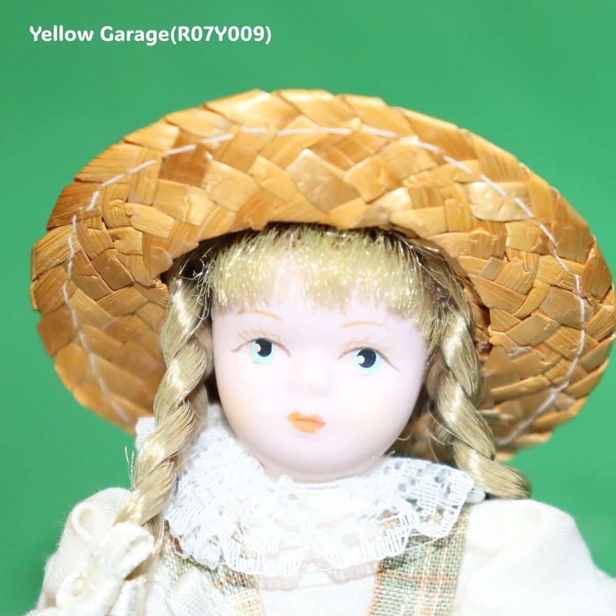 アンティーク人形　大きく精巧な陶器製子供フィギュア ピンク帽子 アンティーク人形 大きく精巧な陶器製子供フィギュア ピンク帽子