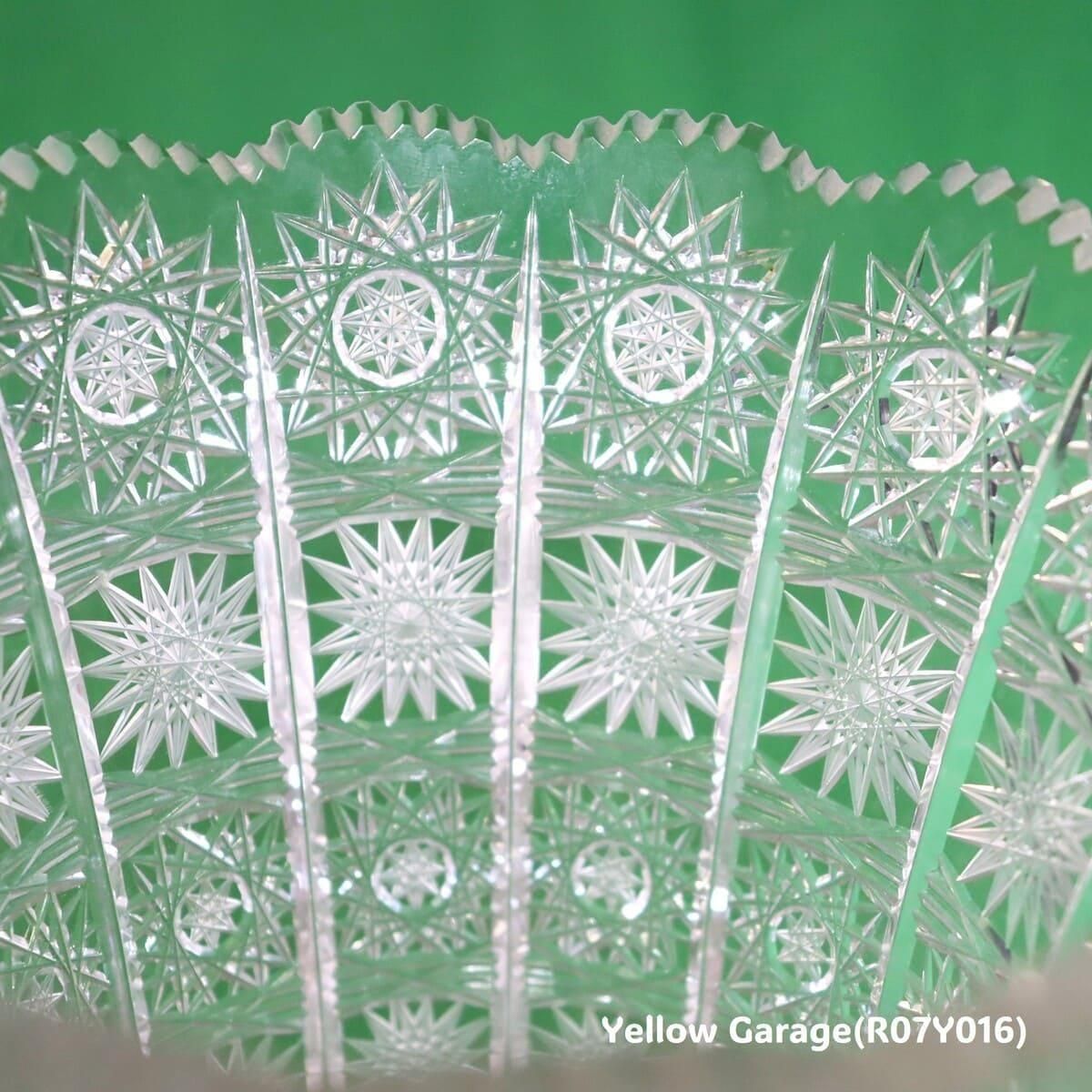 煌めくカットガラスの芸術作品｜重量感あるヴィンテージフラワーベース