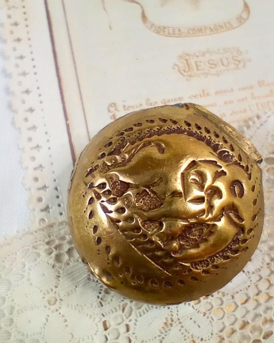 古い真鍮のピルボックス 直径3cm - アンティークモール＆蚤の市情報