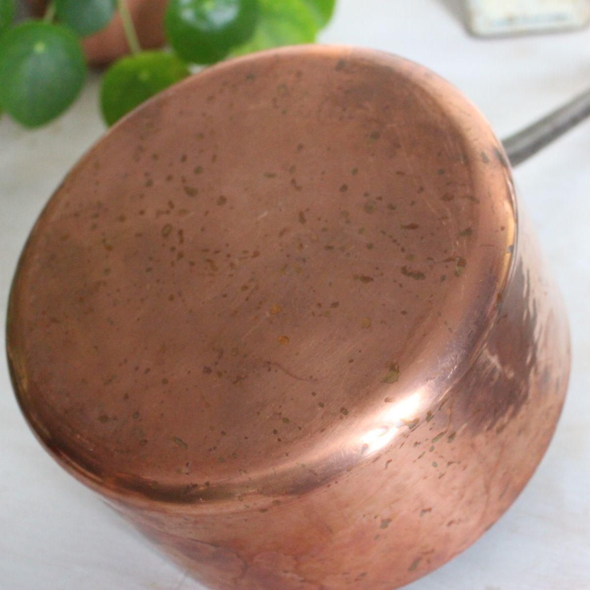 フランス蚤の市発 ☆銅製片手鍋 (直径20cm/深さ10cm)｜フランスから