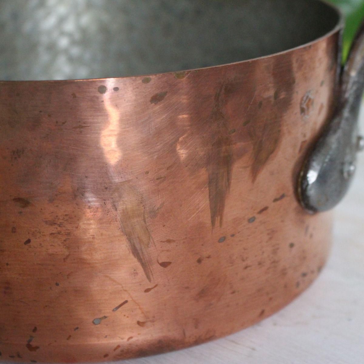 フランス蚤の市発 ☆銅製片手鍋 (直径20cm/深さ10cm)｜フランスから