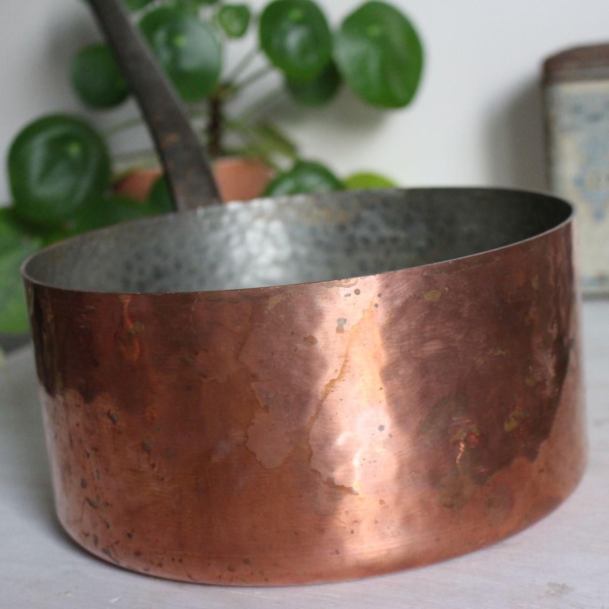 フランス蚤の市発 ☆銅製片手鍋 (直径20cm/深さ10cm)｜フランスから