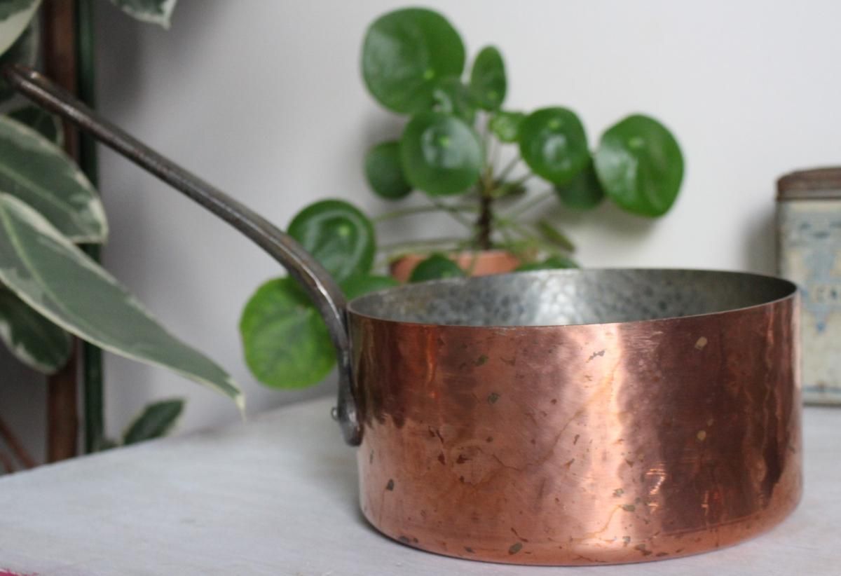 フランス蚤の市発 ☆銅製片手鍋 (直径20cm/深さ10cm)｜フランスから