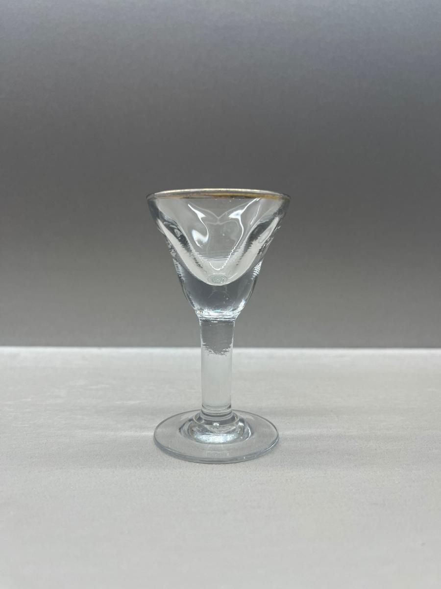 アンティークグラス・コップ一覧｜繊細で美しい手仕事の器特集