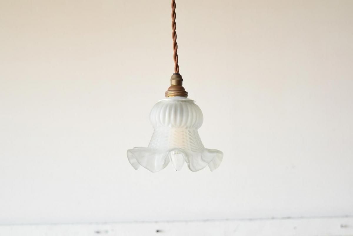 可憐な花びらと柔らかな光、フリルシェードのペンダントランプ【51850