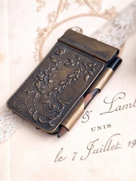 アンティークカルネ・ド・バル - アンティークモール＆蚤の市情報