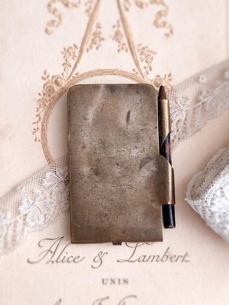 アンティークカルネ・ド・バル - アンティークモール＆蚤の市情報