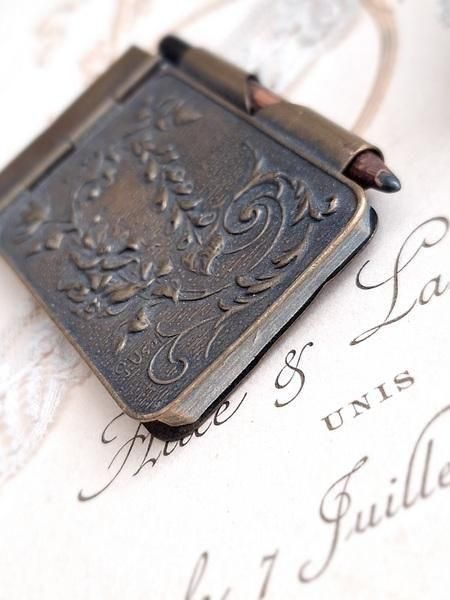 アンティークカルネ・ド・バル - アンティークモール＆蚤の市情報