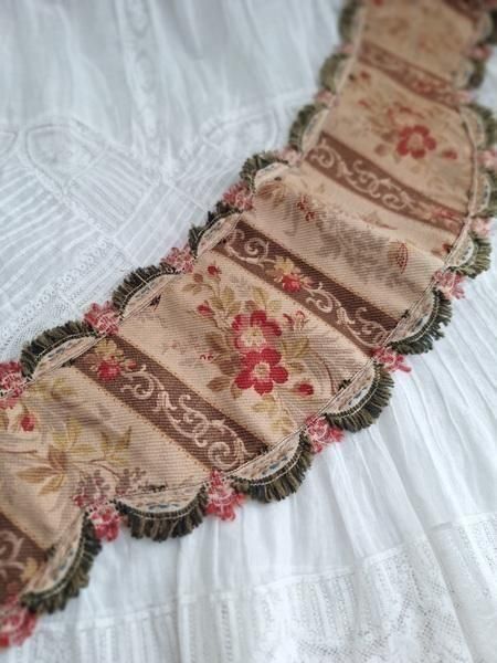 アンティークリボン刺繍ハンキーケース - アンティークモール＆蚤の市