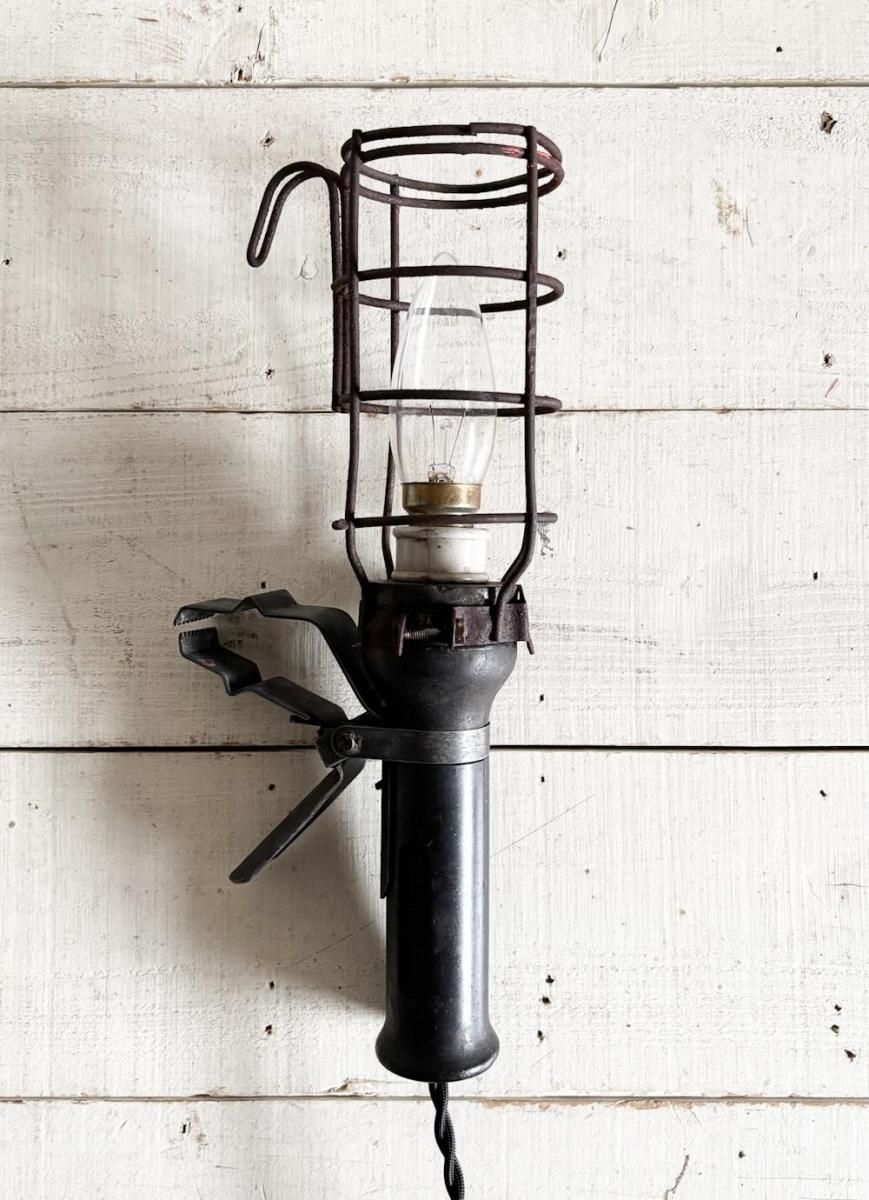 フランス製アンティークの重厚な20ドロワーキャビネット