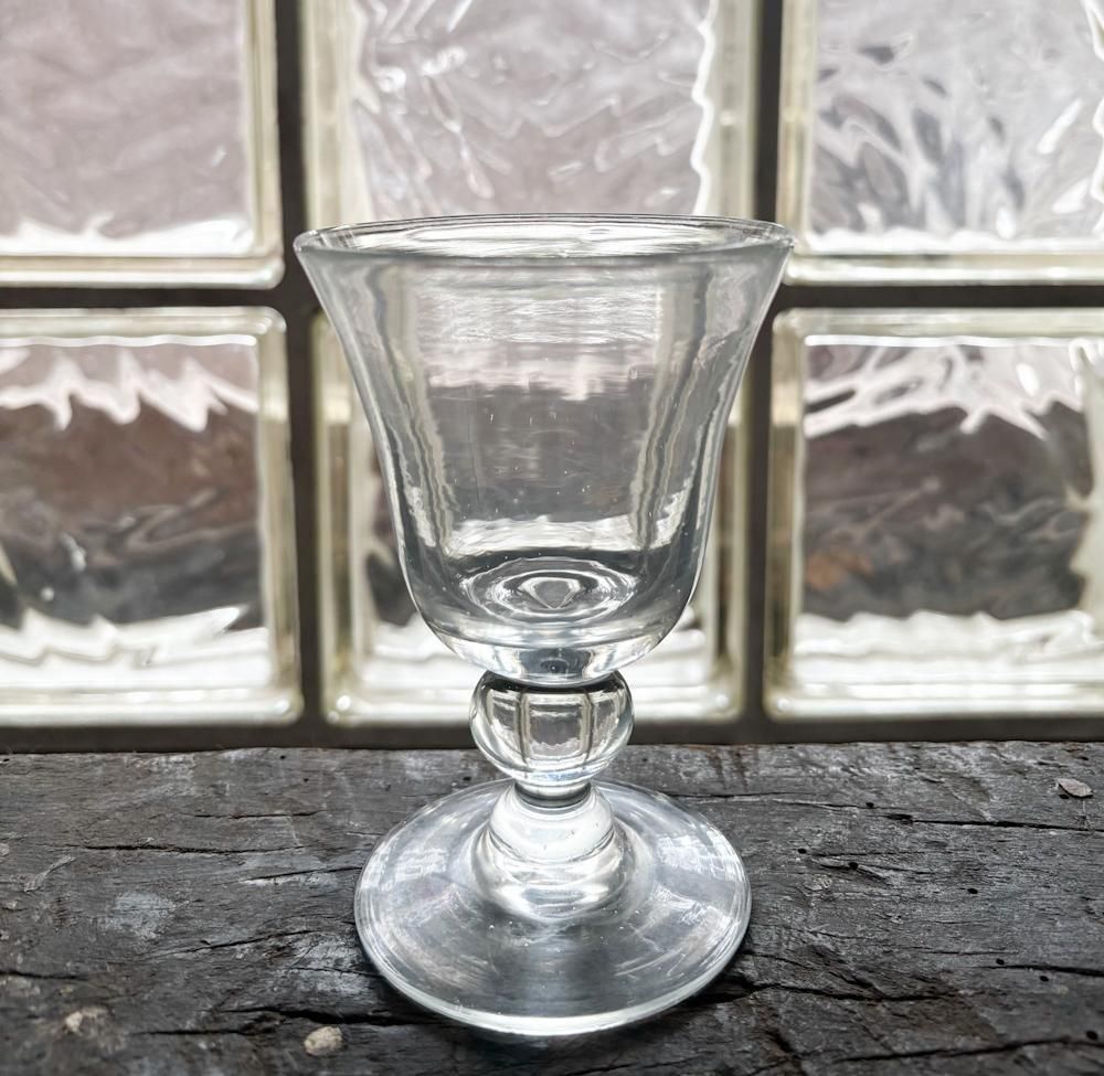 アンティークグラス・コップ一覧｜繊細で美しい手仕事の器特集