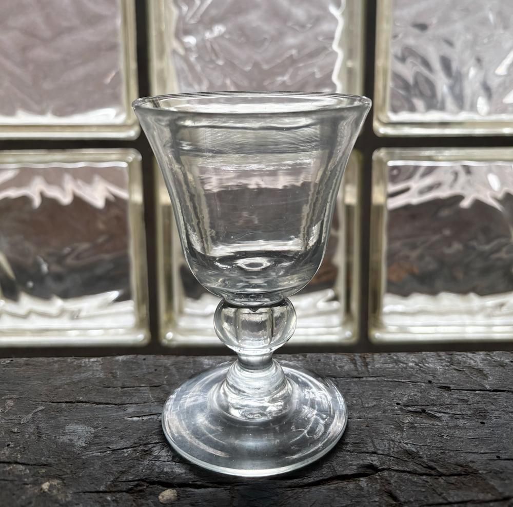 アンティークグラス・コップ一覧｜繊細で美しい手仕事の器特集