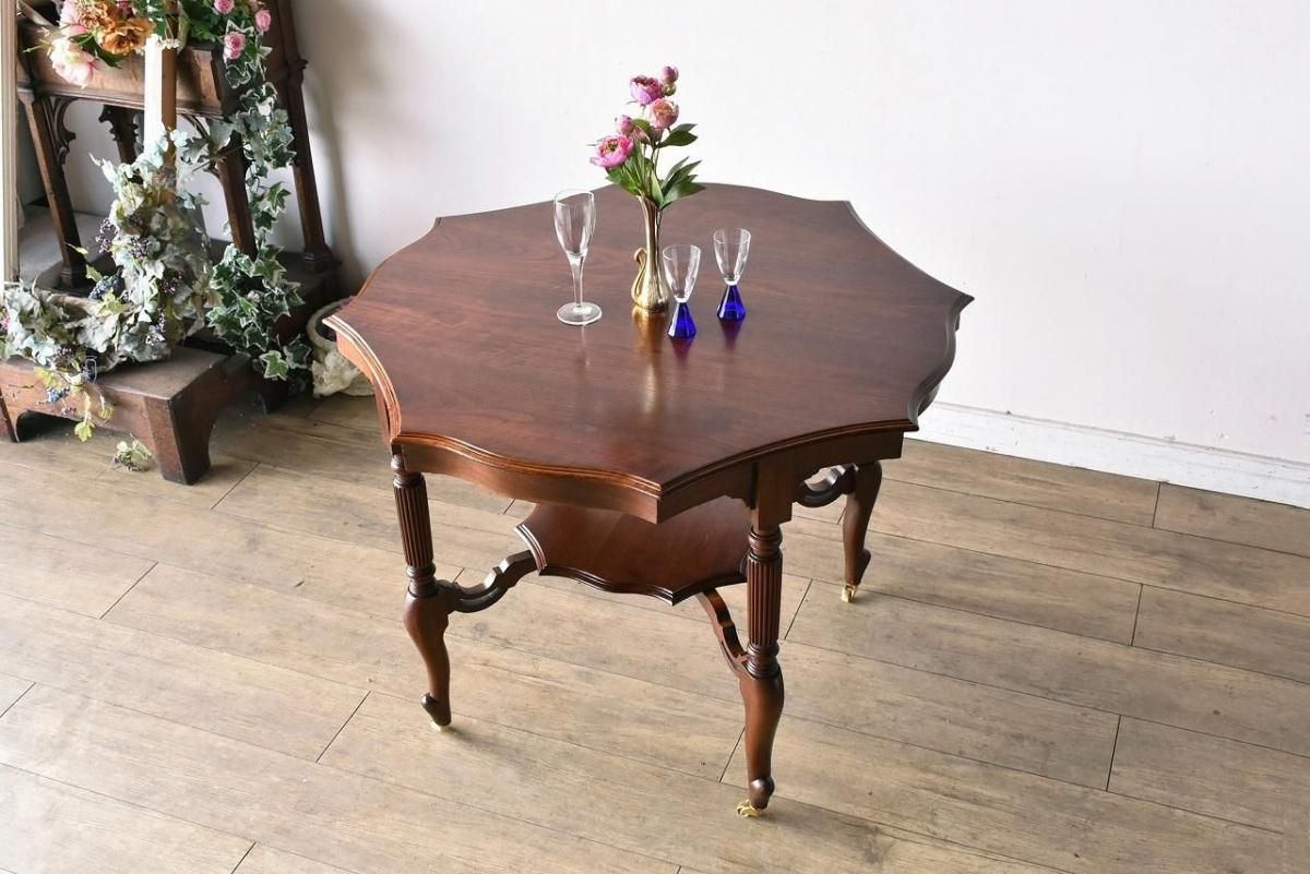 英国アンティークの優美を宿すウォールナット材のティーテーブル【t253