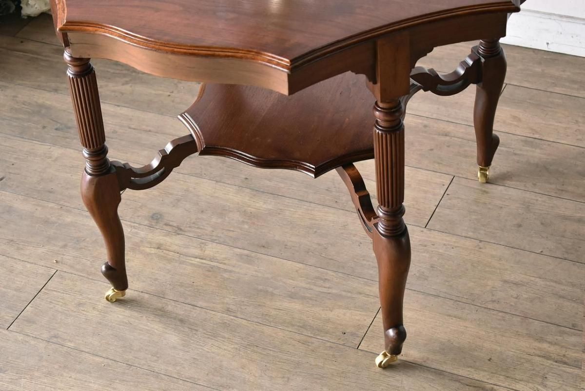 英国アンティークの優美を宿すウォールナット材のティーテーブル【t253