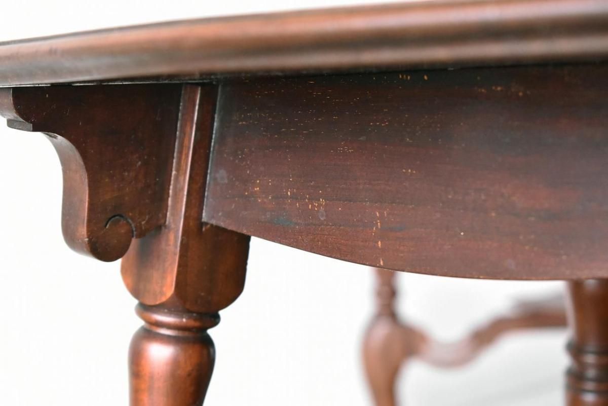 縁を彩る象嵌細工が目を引くマホガニーサイドテーブル【t230