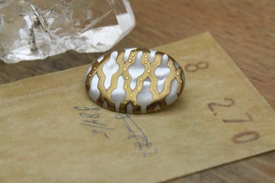 ブローチ◆象牙調 /大振り / バラ◆アイボリー 大正ロマン 帯留 根付 櫛 簪 かんざし 髪飾り 「象牙調白色×珊瑚風ビーズ 桜」花嫁さん