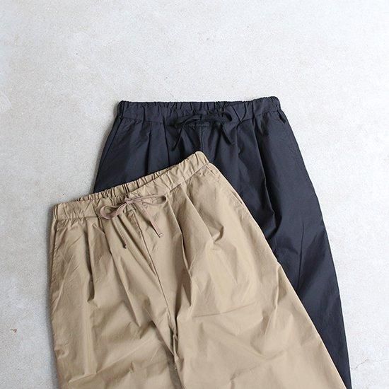 ユニバーサルティシュ UNIVERSAL TISSU ウールタックパンツ UNIVERSAL TISSU ユニバーサルティシュ 高密度ツイル／オールド