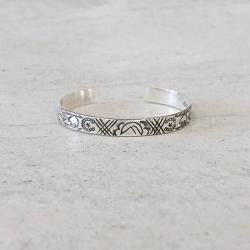 ERICKA NICOLAS BEGAY [å ˥饹 ӥ] ''BANGLE'' (MEN'S & LADIES')<img class='new_mark_img2' src='https://img.shop-pro.jp/img/new/icons13.gif' style='border:none;display:inline;margin:0px;padding:0px;width:auto;' />