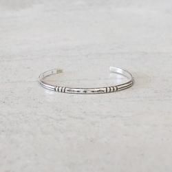 ERICKA NICOLAS BEGAY [å ˥饹 ӥ] ''BANGLE'' (MEN'S & LADIES')<img class='new_mark_img2' src='https://img.shop-pro.jp/img/new/icons13.gif' style='border:none;display:inline;margin:0px;padding:0px;width:auto;' />