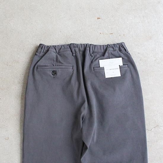 CURLY [カーリー] ''DENIM 1TUCK EZ TAPERED PANTS SLATE GRAY