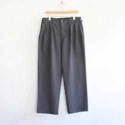 CURLY [꡼] ''DENIM 2TUCK WIDE EZ PANTS SLATE GRAY'' (MEN'S)  <img class='new_mark_img2' src='https://img.shop-pro.jp/img/new/icons13.gif' style='border:none;display:inline;margin:0px;padding:0px;width:auto;' />