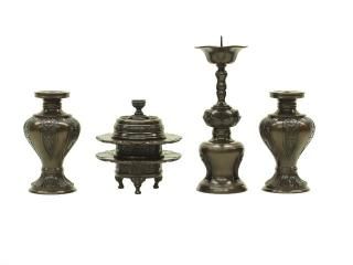 1904  春甫造　古銅　仏具 木瓜菖蒲型五具足　火立2客　花立2客　香炉1客 516w-b09YPL._UF894,1000_QL80_.jpg