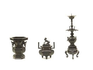 1904  春甫造　古銅　仏具 木瓜菖蒲型五具足　火立2客　花立2客　香炉1客 516w-b09YPL._UF894,1000_QL80_.jpg