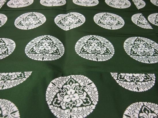 予約販売】五條袈裟 萌黄色 六藤紋 《交織製》/お仏具・法衣 予約販売】五條袈裟 萌黄色 六藤紋 《交織製》/お仏具・法衣