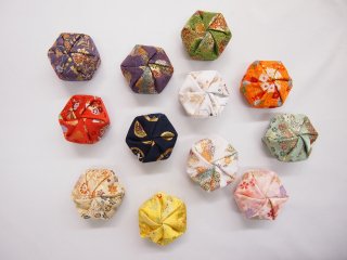 【在庫限り】　布香盒  六角型 金襴 特価品の商品画像