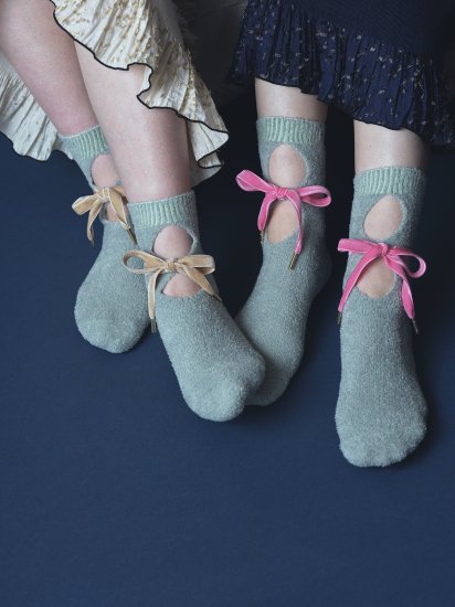 <img class='new_mark_img1' src='https://img.shop-pro.jp/img/new/icons14.gif' style='border:none;display:inline;margin:0px;padding:0px;width:auto;' />Velour Ribbon  Mini Fur Socks - MINT COLOR SELECT