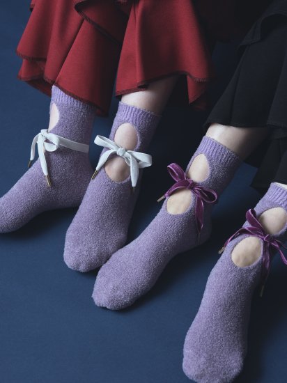 <img class='new_mark_img1' src='https://img.shop-pro.jp/img/new/icons14.gif' style='border:none;display:inline;margin:0px;padding:0px;width:auto;' />Velour Ribbon  Mini Fur Socks - PURPLE COLOR SELECT