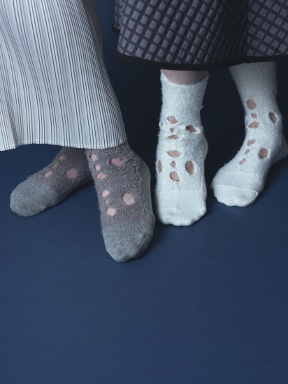 <img class='new_mark_img1' src='https://img.shop-pro.jp/img/new/icons14.gif' style='border:none;display:inline;margin:0px;padding:0px;width:auto;' />Fur Flower Socks - COLOR SELECT